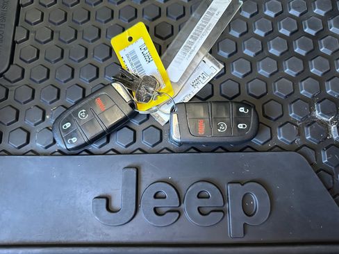 Used 2020 Jeep Renegade Trailhawk w/ Premium Leather Group image 29