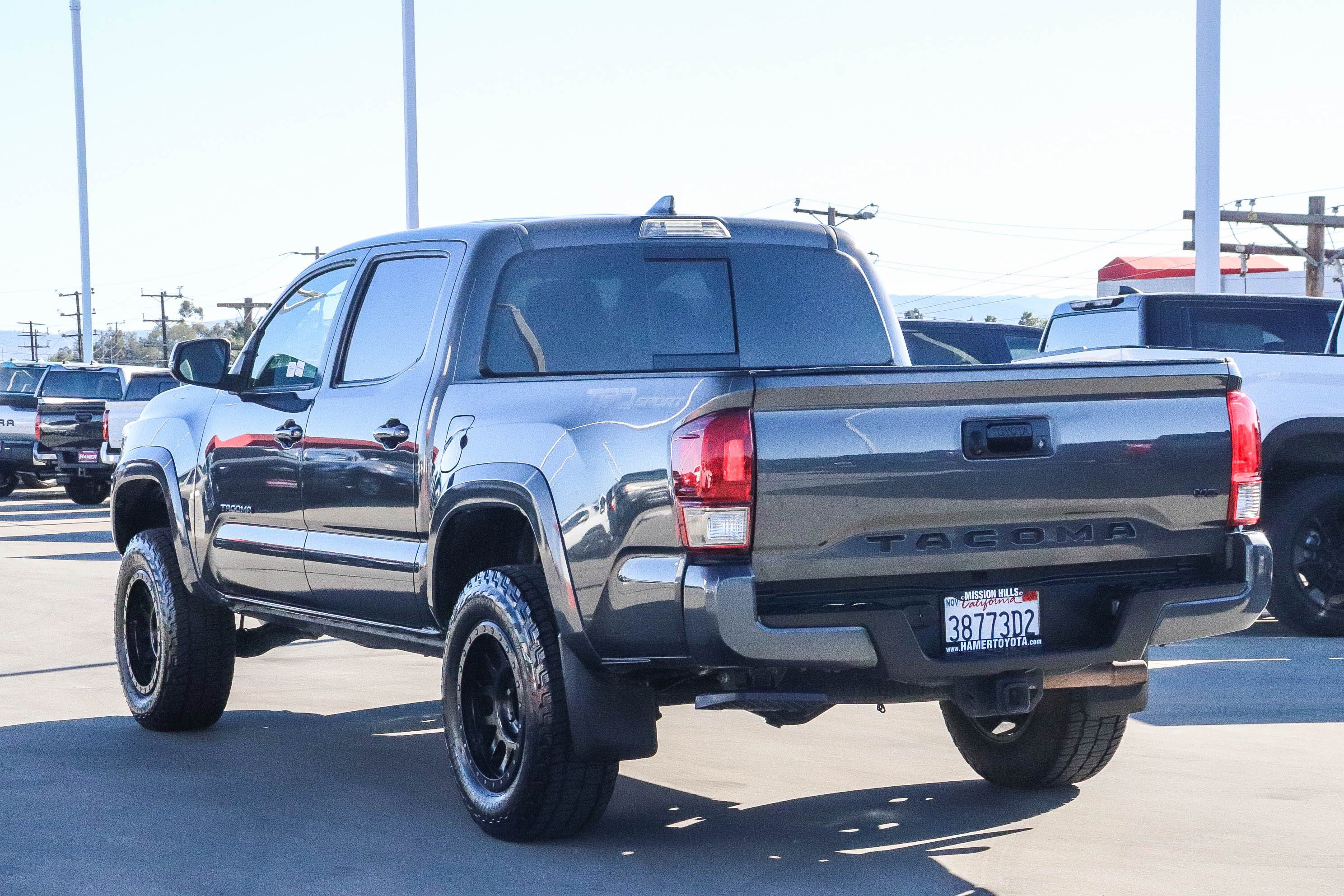 Used 2017 Toyota Tacoma TRD Sport w/ Tow Package RWD image 5