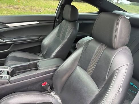 Used 2019 Honda Civic Touring image 9