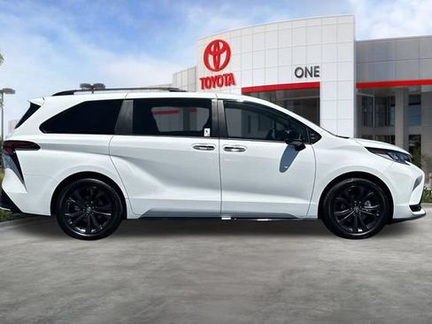 Certified 2026 Toyota Sienna XSE FWD image 3