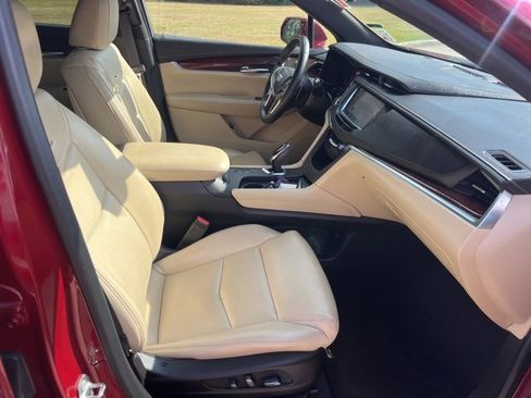 Used 2018 Cadillac XT5 Premium Luxury w/ Driver Assist Package image 33