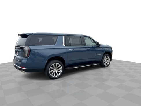 New 2026 Chevrolet Suburban Premier AWD/4WD image 9