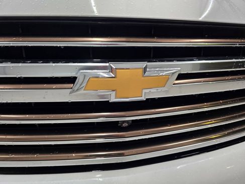 Used 2021 Chevrolet Suburban High Country RWD image 9