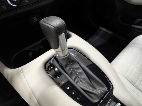 Certified 2024 Honda HR-V LX image 28