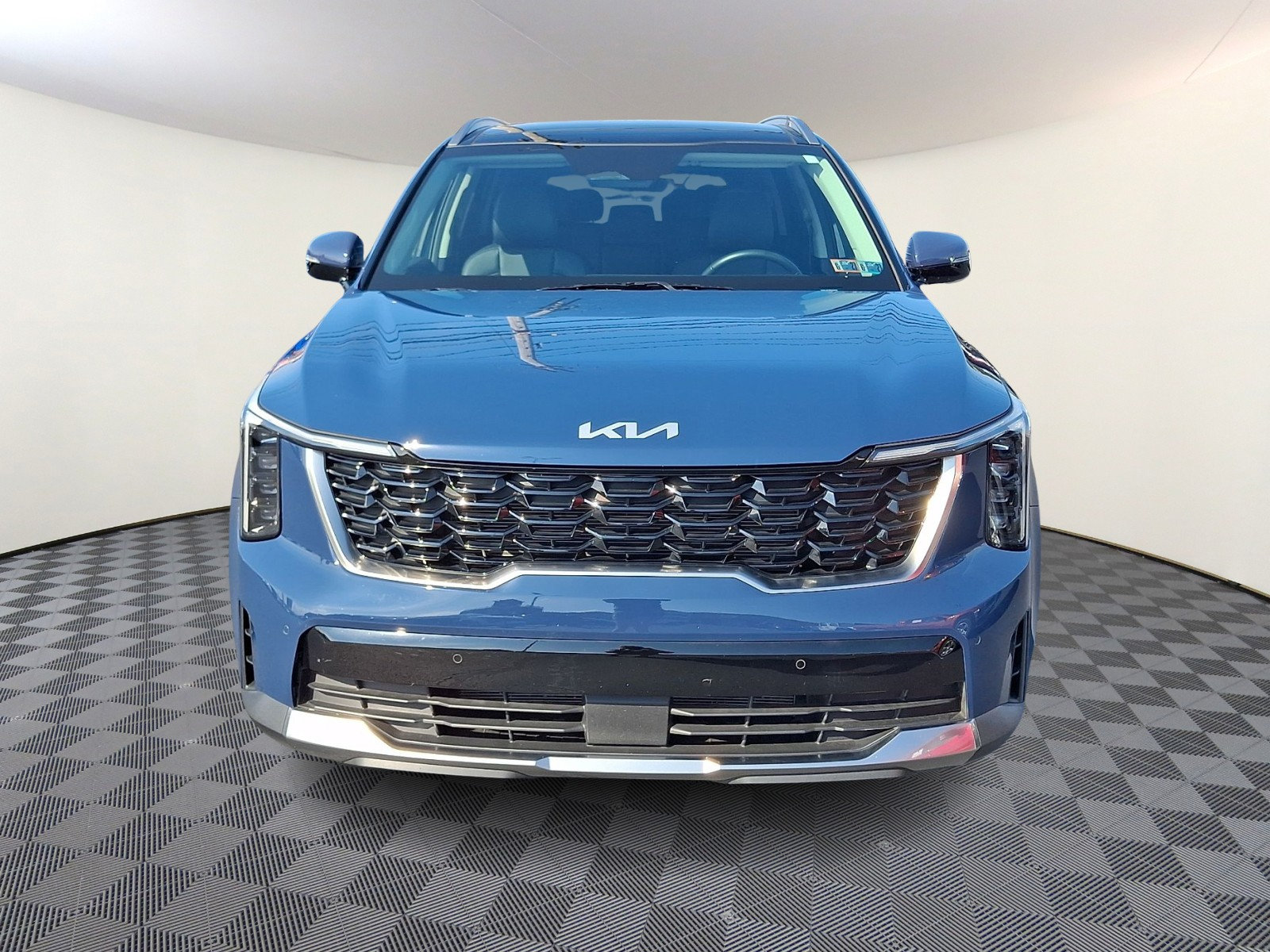 Used 2024 Kia Sorento S w/ Panoramic Sunroof Package FWD image 2