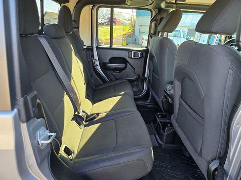 Used 2020 Jeep Gladiator Sport w/ Quick Order Package 24S AWD/4WD image 11