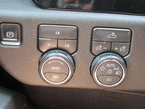 Used 2025 Chevrolet Silverado 2500 LT w/ Convenience Package AWD/4WD image 22