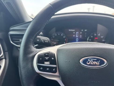 Used 2023 Ford Explorer XLT w/ Equipment Group 202A RWD image 12