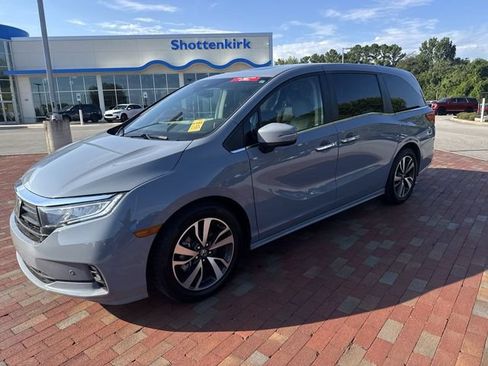 Certified 2024 Honda Odyssey Touring image 4
