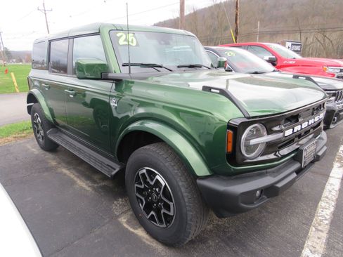 Used 2025 Ford Bronco Outer Banks AWD/4WD image 1