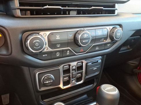 New 2025 Jeep Gladiator Sport AWD/4WD image 14