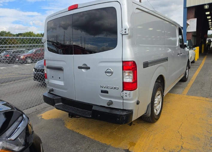 Used 2016 Nissan NV 2500 SV w/ Back Door Glass Package RWD image 4