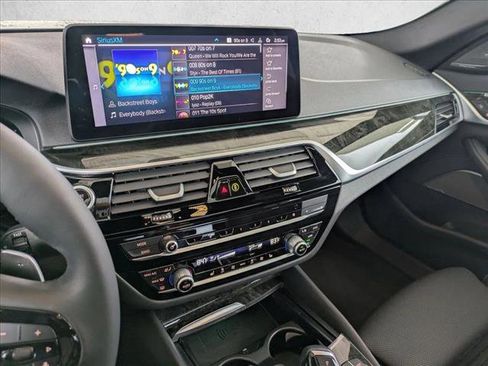 Used 2023 BMW 530e w/ Premium Package image 15