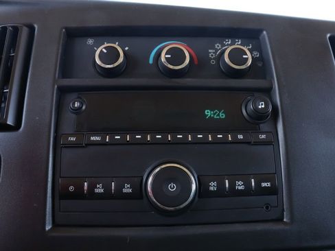 Used 2017 GMC Savana 2500 image 18