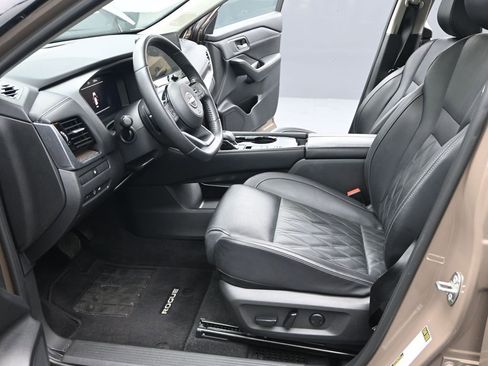 Used 2024 Nissan Rogue Platinum image 14