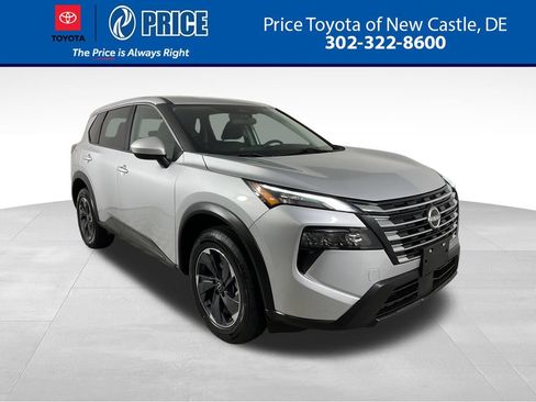 Used 2024 Nissan Rogue SV FWD image 1