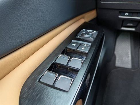 Certified 2025 Lexus ES 300h w/ Premium Package image 24