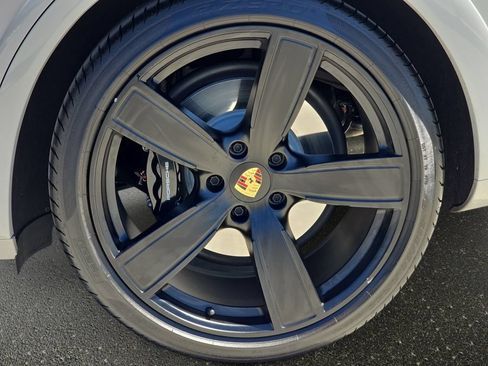 Used 2023 Porsche Cayenne Turbo AWD/4WD image 37