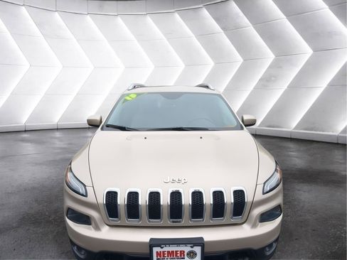Used 2015 Jeep Cherokee Latitude w/ Cold Weather Group AWD/4WD image 8