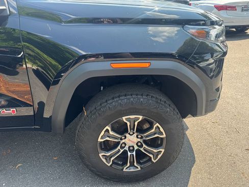 Used 2023 GMC Canyon AT4 w/ AT4 Premium Package AWD/4WD image 8