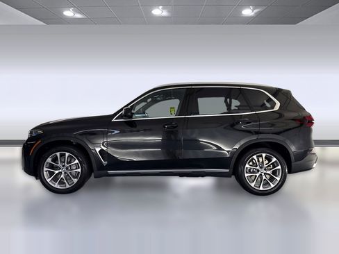 Used 2026 BMW X5 xDrive50e w/ Premium Package image 2
