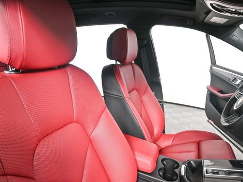 Certified 2025 Porsche Macan image 23