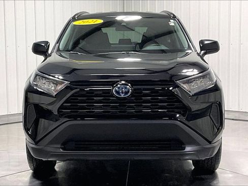 Used 2021 Toyota RAV4 LE image 2