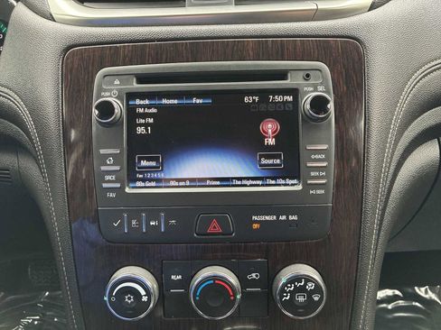Used 2017 Chevrolet Traverse LT image 12