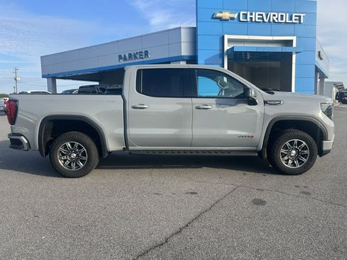 Used 2024 GMC Sierra 1500 AT4 w/ Technology Package AWD/4WD image 5
