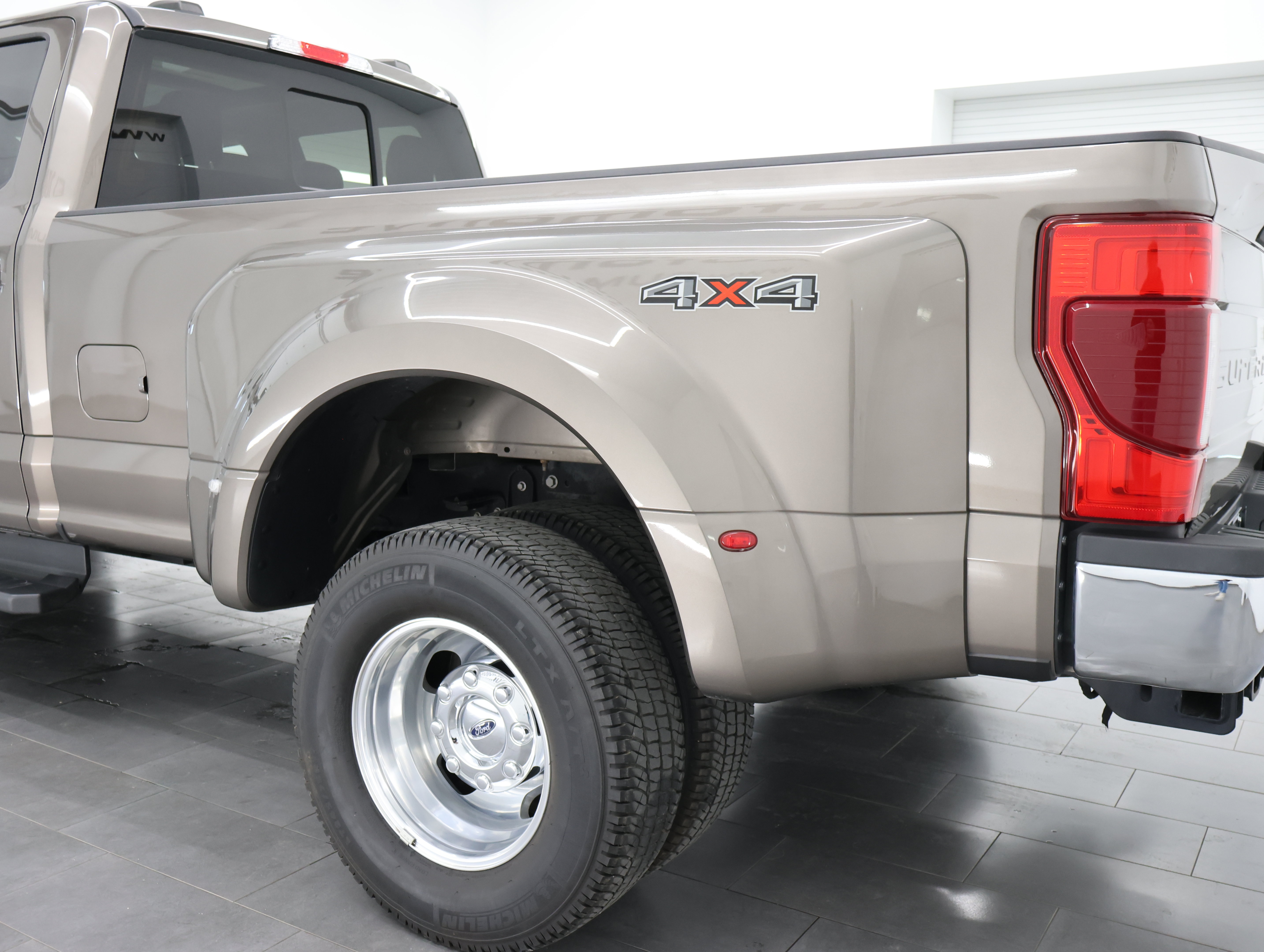 Used 2022 Ford F350 Lariat w/ Lariat Ultimate Package AWD/4WD image 31