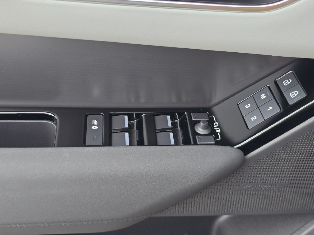 Certified 2025 Land Rover Range Rover Velar Dynamic SE AWD/4WD image 29