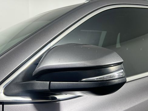 Used 2019 Toyota Highlander XLE image 12