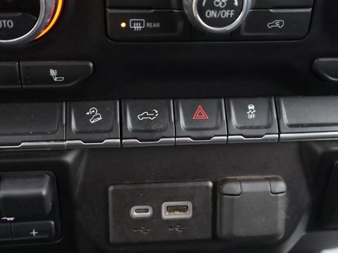 Used 2022 Chevrolet Silverado 2500 LT w/ Convenience Package image 28