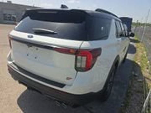 Used 2025 Ford Explorer ST w/ Sun And Sound Package AWD/4WD image 3
