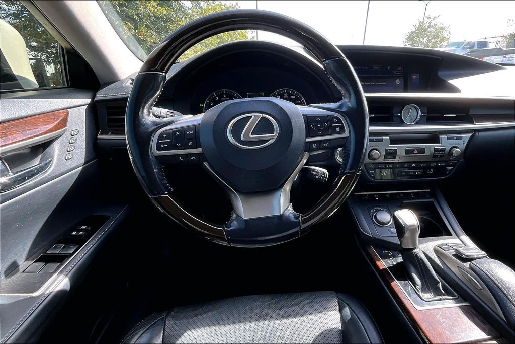 Used 2016 Lexus ES 350 w/ Luxury Package w/Wood Trim FWD image 6
