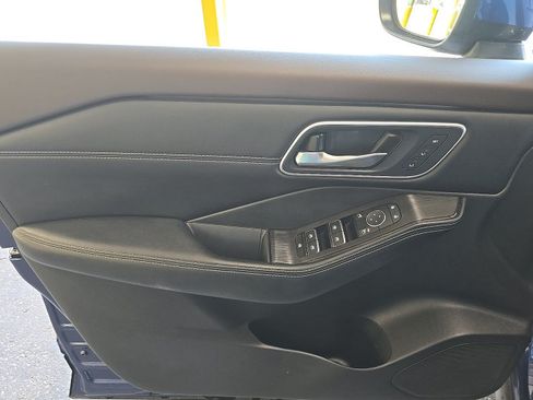 Used 2023 Nissan Rogue Platinum w/ Platinum Premium Package FWD image 10