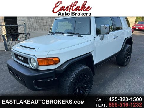 Used 2013 Toyota FJ Cruiser 4WD w/ Upgrade Pkg image 1
