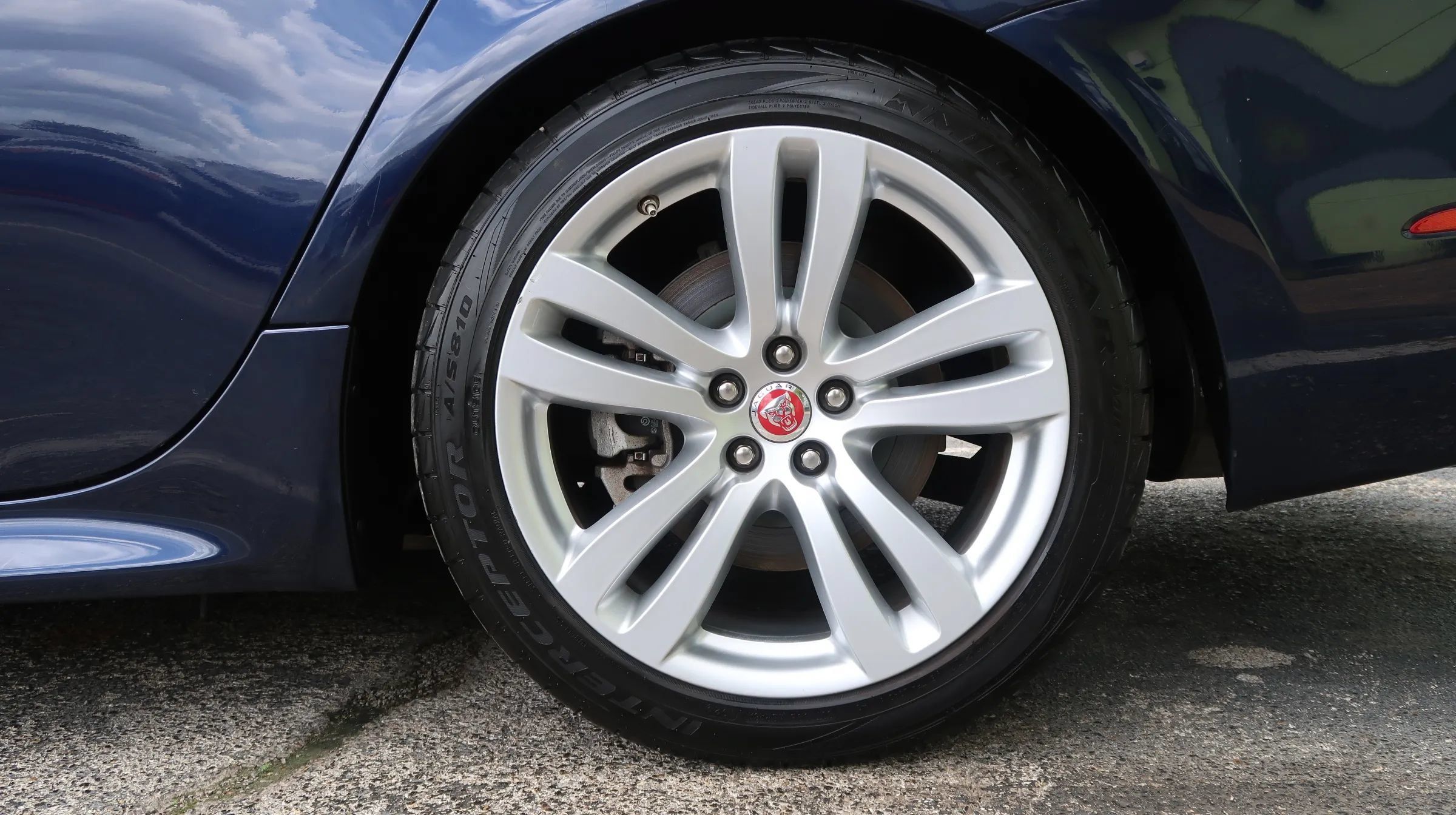 Used 2016 Jaguar XJ R-Sport RWD image 58