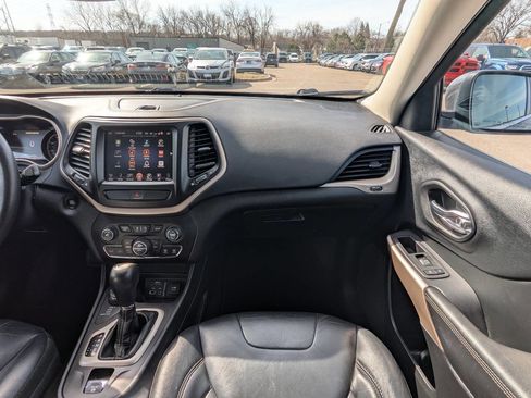 Used 2017 Jeep Cherokee Limited image 18