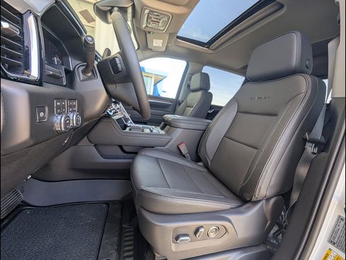New 2026 GMC Sierra 3500 Denali w/ Denali Reserve Package AWD/4WD image 15