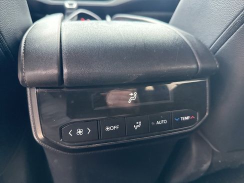 Used 2020 Toyota Highlander XLE image 13