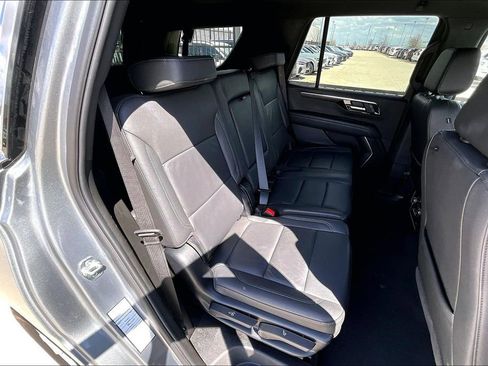 Used 2025 Chevrolet Tahoe LT image 32