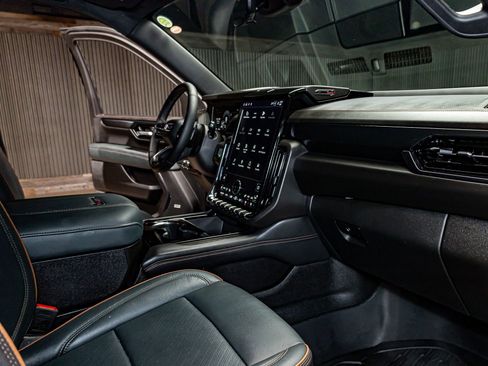 Used 2025 GMC Yukon AT4 w/ AT4 Premium Plus Package image 18