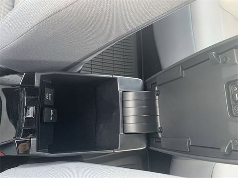 Used 2025 Toyota Corolla SE image 26