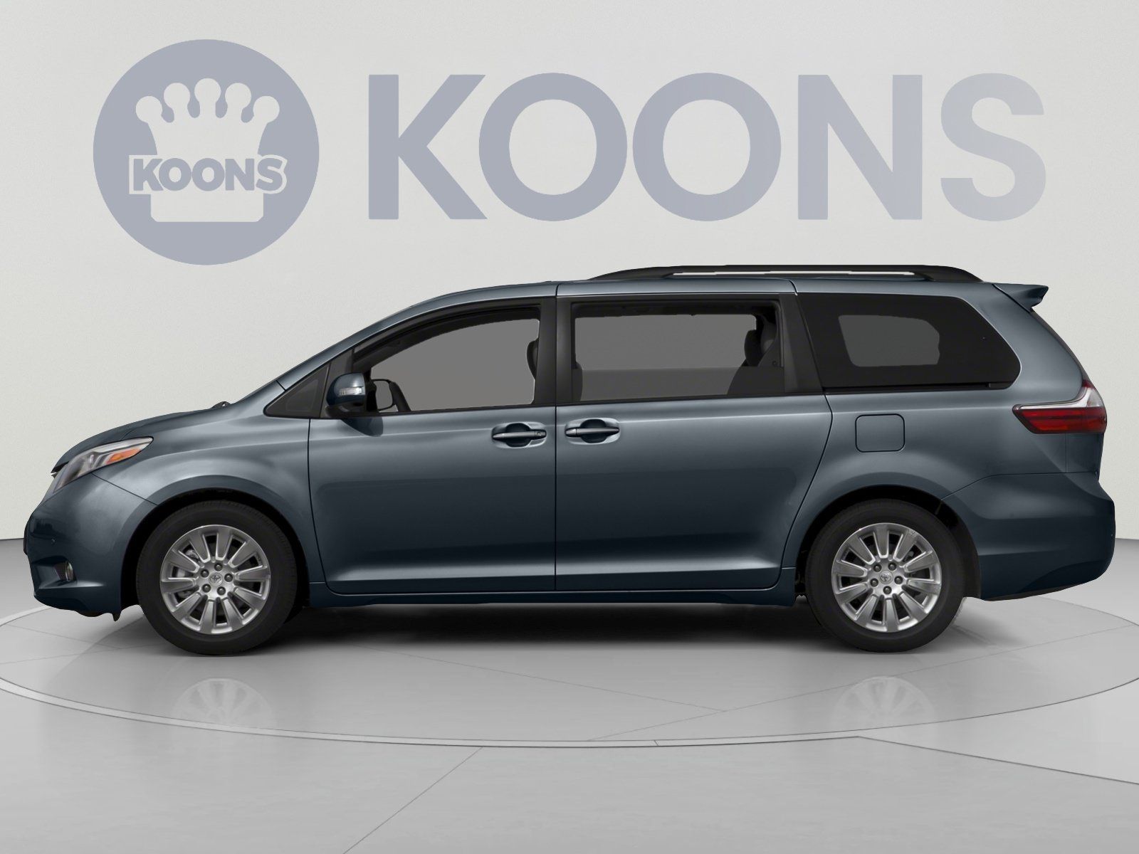 Used 2017 Toyota Sienna XLE w/ XLE Navigation Package FWD image 4