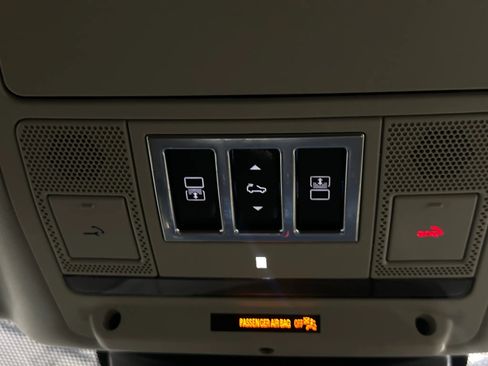 Used 2020 Land Rover Discovery Landmark image 45