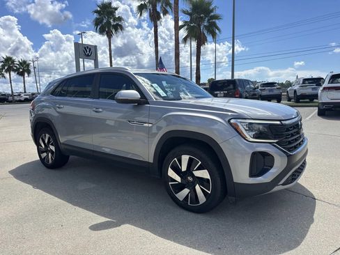 Used 2024 Volkswagen Atlas Cross Sport SE AWD/4WD image 3