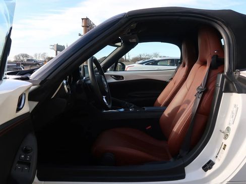 Used 2023 MAZDA MX-5 Miata Grand Touring image 18