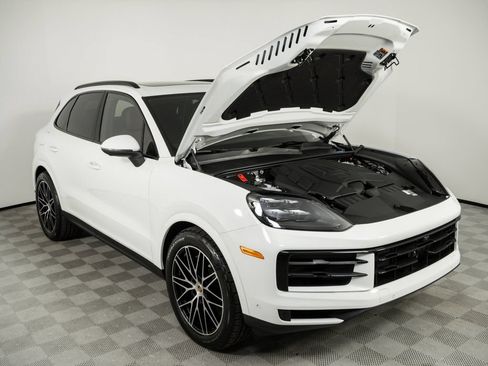 Certified 2026 Porsche Cayenne AWD/4WD image 35