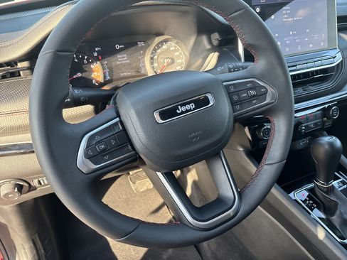 Used 2025 Jeep Compass Trailhawk AWD/4WD image 20
